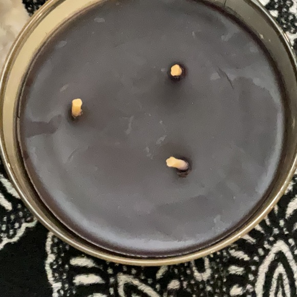 Bath and body works spooky cider lane candle with skull lid - Picture 3 of 4